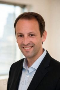 Diplômé de HEC Paris et ayant vécu 8 ans à New York, Thomas Rivière suit les marchés US depuis plus de 15 ans.